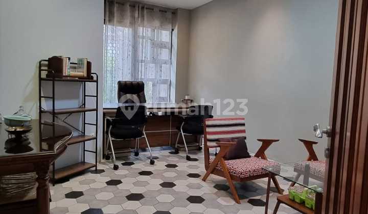 Modern 2.5-Story House in Kebayoran Baru, South Jakarta 2