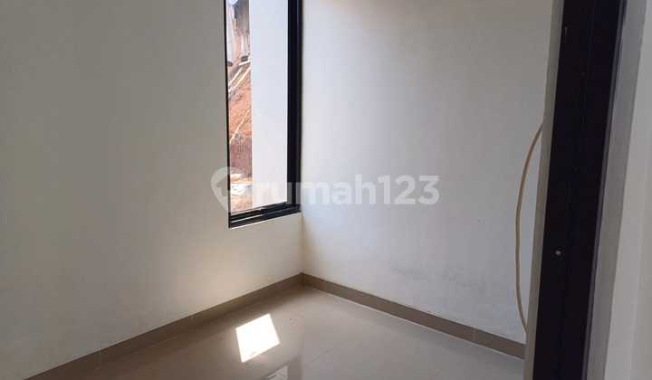 Rumah 1 Lantai Komersil Murah Strategis Dekat Stasiun Rumah 1 Lantai Komersil Murah Strategis Dekat Stasiun