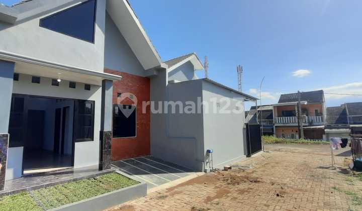 SHM House in Buring, 500 meters from Kedungkandang Main Road, Malang City (Unit Ready) SHM House in Buring, 500 meters from Kedungkandang Main Road, Malang City (Unit Ready)