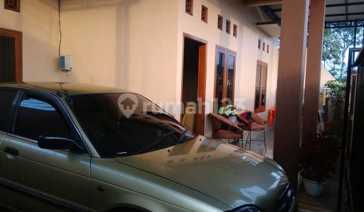 Luxury House in Bunutwetan, Pakis, Malang, 2-story Sertifikat Hak Milik (SHM) for sale, ready to occupy. 2