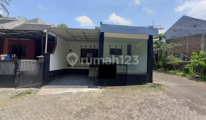 Rumah SHM Sengkaling Posisi Hook (pojok) 5 menit dr Kampus UMM3 Malang Rumah SHM Sengkaling Posisi Hook (pojok) 5 menit dr Kampus UMM3 Malang