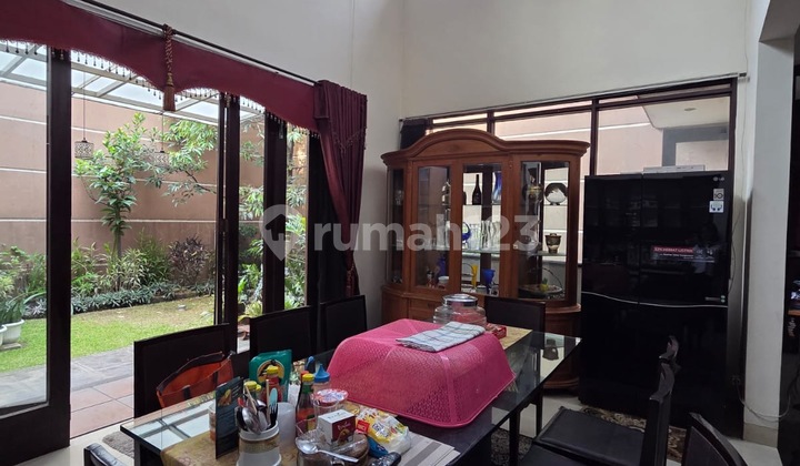 Well-Maintained Furnished House in Batununggal, Bandung 2