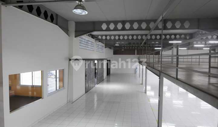 Gedung di Mainroad Amir Machmud Bandung 7