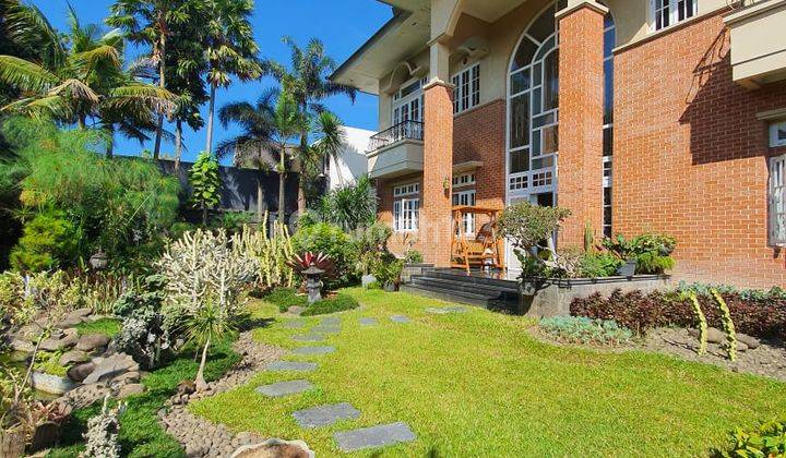 Rumah Keren Taman Luas di Sayap Dago Bandung 2