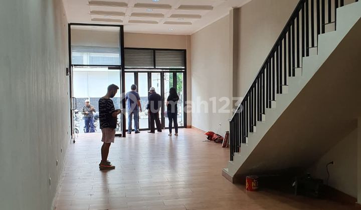 Rent 3-Story Shop House on Naripan Braga, Bandung 2