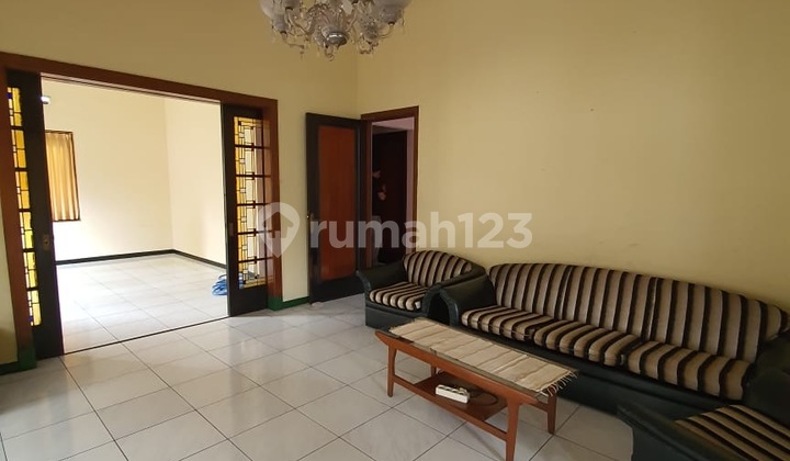 Rumah cocok untuk Usaha di Jalan Riau Bandung