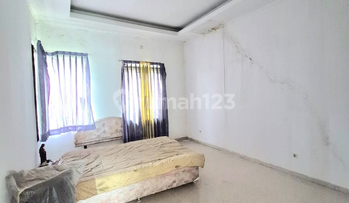 Rumah 1 Lantai Butuh Renovasi Singgasana Pradana Bandung Rumah 1 Lantai Butuh Renovasi Singgasana Pradana Bandung