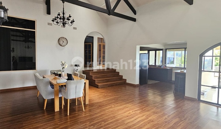 Vila Bagus Punclut dengan View Kota Bandung