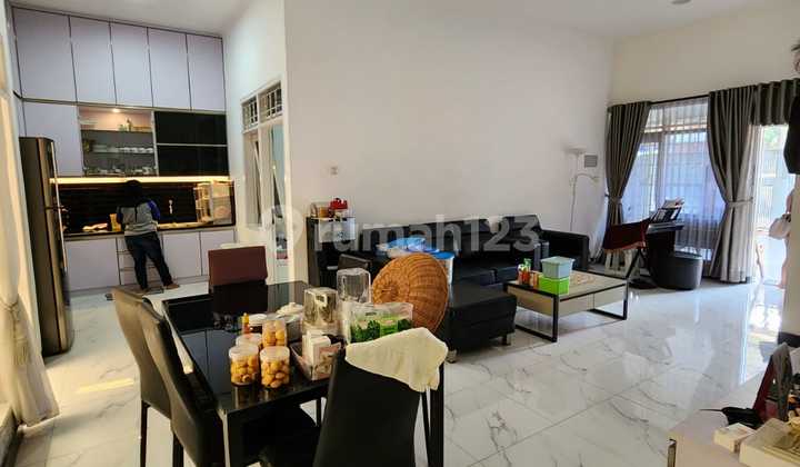 Well-Maintained Ready-to-Occupy House in Batununggal Indah Bandung