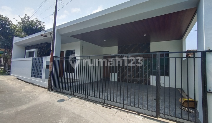 Beautiful House with 2-Car Carport on Jalan Besi Jangkang Jakal Km 13 Jogja