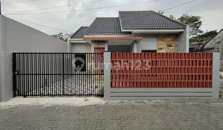 Rumah Cantik Siap Huni Di Utara Stadiun Maguwoharjo Depok Jogja