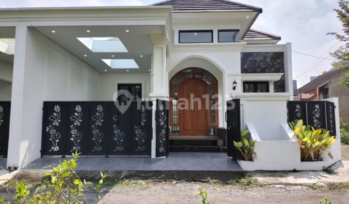 Rumah Mewah Klasik Modern Dekat Kampus Uii Jakal Km 12,5 Jogja 1