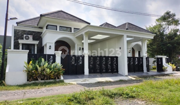 Rumah Mewah Klasik Modern Dekat Kampus Uii Jakal Km 12,5 Jogja 2