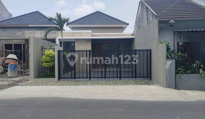 Beautiful Grand House For Sale 2 Car Carport Ready to Live in Purwomartani Kalasan Jogja