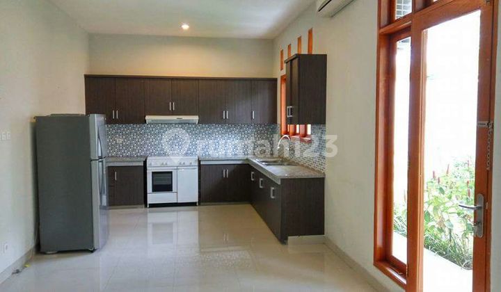 Disewa Rumah Eksklusive Baru Dan Terawat di Kemang, Jakarta Selatan 2