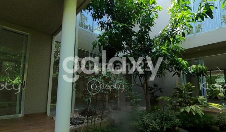 Grand Peninsula Park 2-Story House Facing East