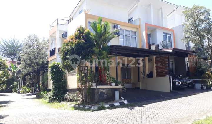 For Sale, Nice 2.5-Story Hook House, Spacious, Ciputat.