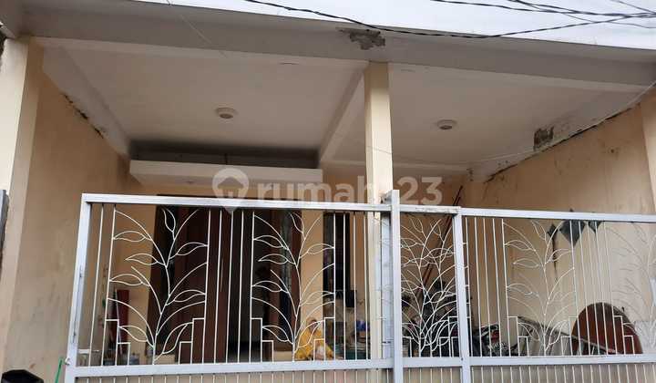 Disewakan Rumah 2 Lantai Siap Huni SHM di Pamulang Disewakan Rumah 2 Lantai Siap Huni SHM di Pamulang