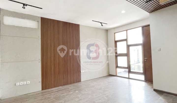 Rumah Cantik Desain Elegant di Area Premium Sektor 9 2