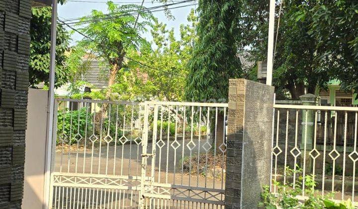 Dijual Rumah Cantik Rapi 1,5 Lantai di Pamulang 1