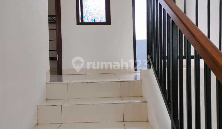 Disewakan Rumah 2 Lantai Bagus Semi Furnished di Bsd 2