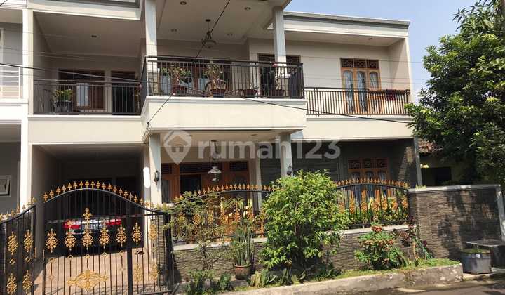 Dijual Rumah 2 Lantai Bagus Luas SHM Semi Furnished di Pamulang