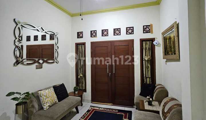 Dijual Rumah 2 Lantai Full Furnished Strategis SHM di Pamulang