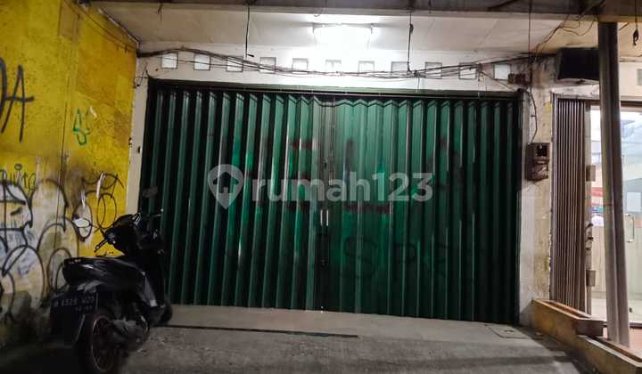 Disewakan/Dijual Ruko 3,5 Lantai Strategis di Pamulang