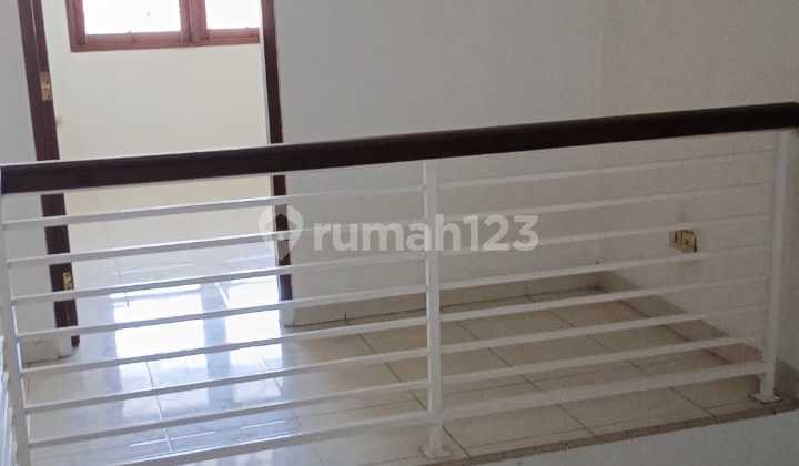 Disewakan Rumah 2 Lantai Bagus Luas Semi Furnished di Pamulang
