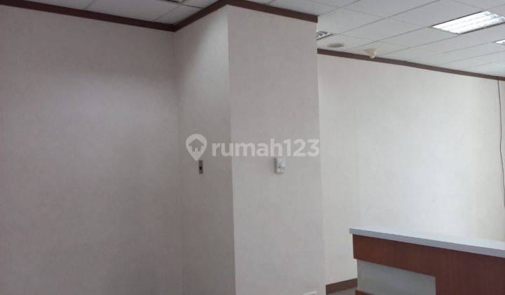 Ruang Kantor Private Kapasitas 5 Pax. Bebas Ganjil Genap. Dekat Kedutaan China