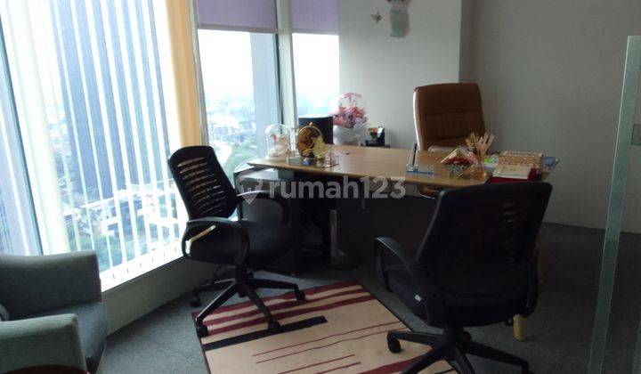 Ruang Kantor Furnished, Bebas Gage, Akses ke Tol Jorr 1