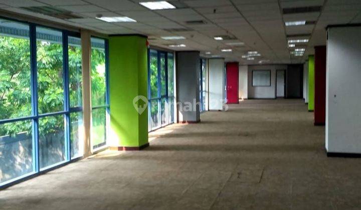 Space Office Available di lantai dasar. Dekat Pejaten village. Harga terjangkau. Parkir luas. 1