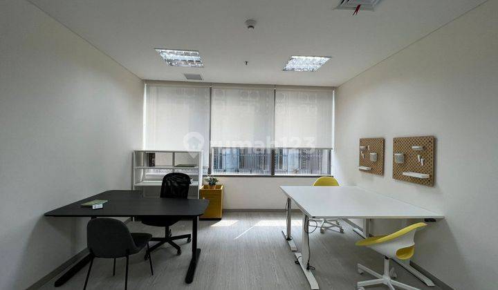 Ruang Kantor Full Furnished Siap Pakai Bebas Ganjil Genap. Dilalui Transjakarta. Fasilitas gedung lengkap  1