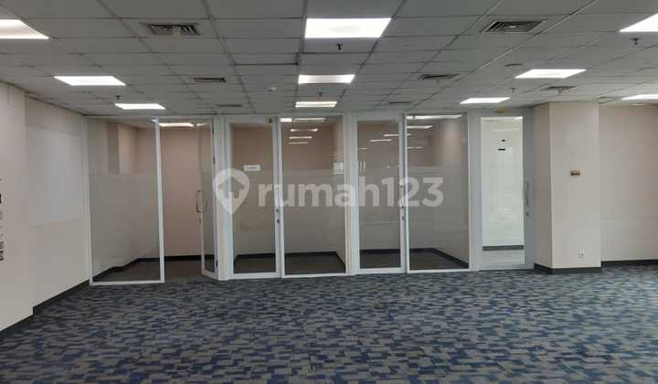 Space Office Sudah Partisi. Depan Halte Transjak.