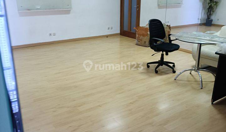 Ruang Kantor Furnished Siap Pakai. Free Over Time. Bebas Ganjil Genap  2