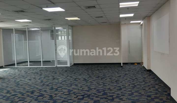 Space Office Sudah Partisi. Depan Halte Transjak.  2