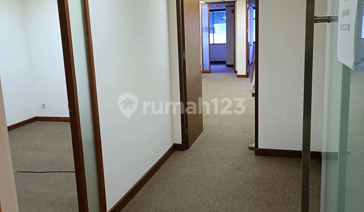 Ruang Kantor Siap Pakai. Bebas Gage. Depan Lrt, Transjak