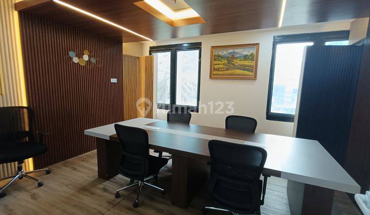 Ruang Kantor Furnished Siap Pakai. Depan Halte Transjak. 