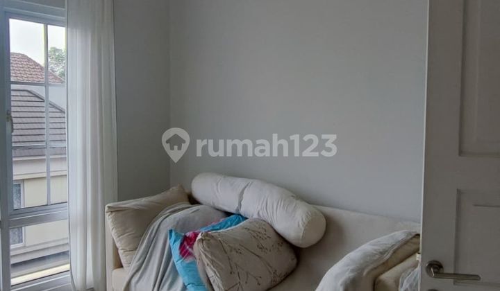 Ready-to-Occupy House in Omaha Village Gading Serpong