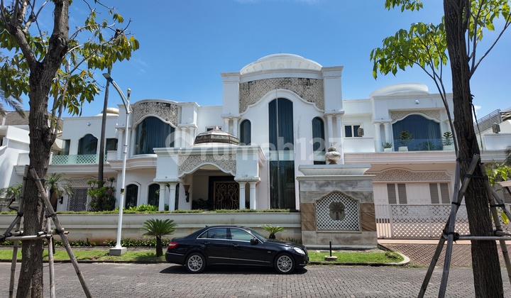 Rumah Bewah di Pantai Mutiara Jakarta Utara