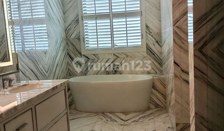 St Regis High Floor Pet Friendly Di Kuningan Jakarta Selatan 2