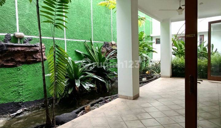 Rumah Hook Di Simprug Golf Kebayoran Baru Jakarta Selatan 2