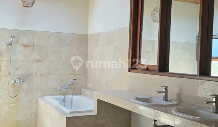 5 Bedroom House, Swimming Pool, Comfortable, Gated in Simprug Garden