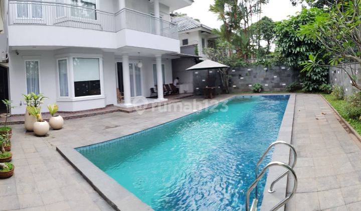 Rumah Full Furnished Kolam Renang Di Boulevard 2