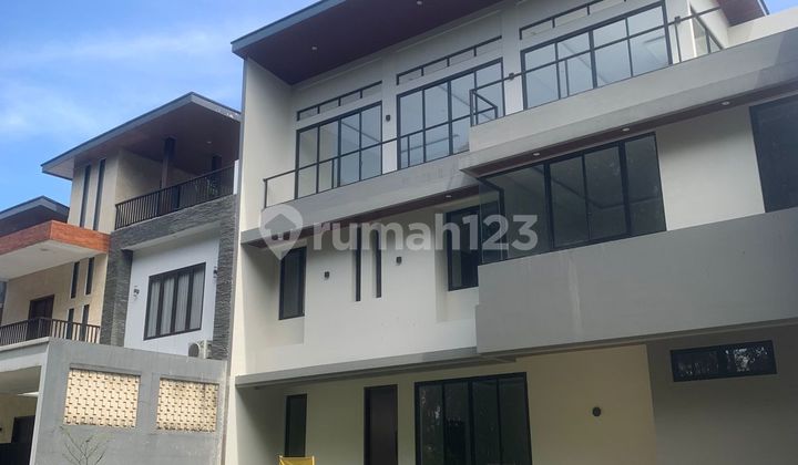 Rumah Baru 3 Lantai di Cluster Eksklusif Dekat Aeon Mall Sentul City Rumah Baru 3 Lantai di Cluster Eksklusif Dekat Aeon Mall Sentul City