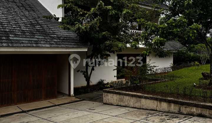 Rumah 2 Lantai dengan Halaman yang Luas di Cluster yang Asri