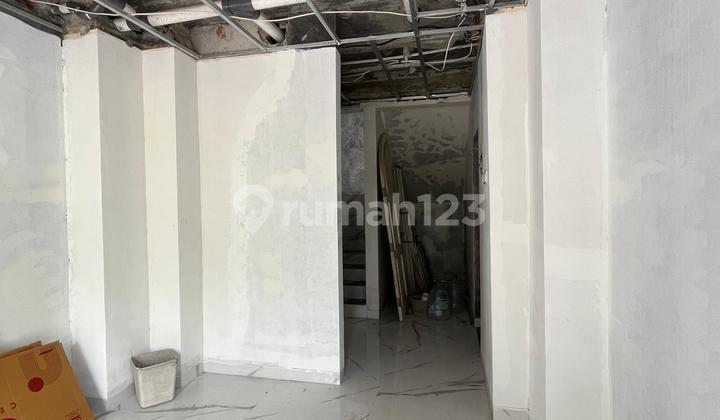 For Sale Modern Minimalist House Front Hook Position Green Area Sentul City 2