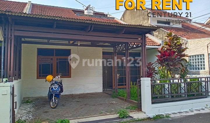 Affordable Ready-to-Occupy 4-Bedroom House on Jl. Kembar, Bandung Affordable Ready-to-Occupy 4-Bedroom House on Jl. Kembar, Bandung