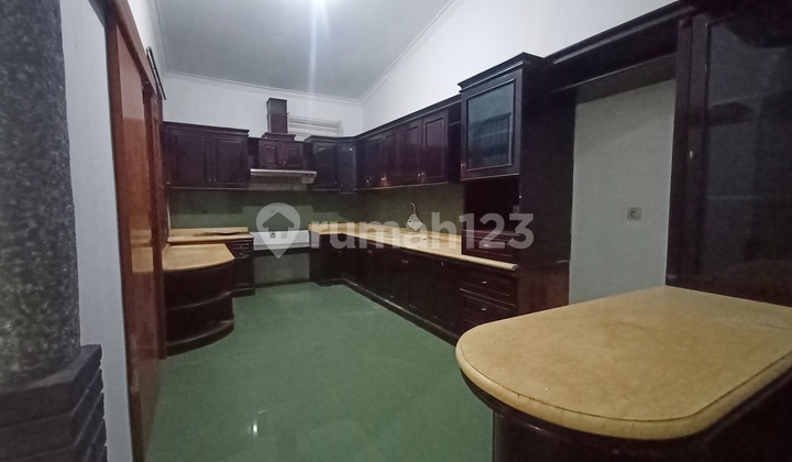 Murah Rumah Bagus 4 Kamar di Taman Holis Indah, Bandung 2