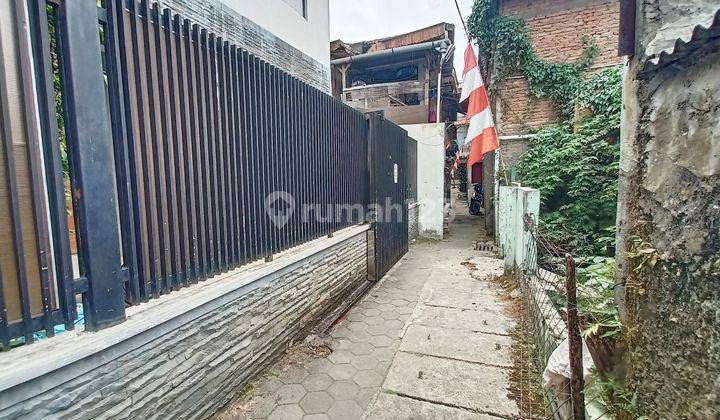 Murah Rumah Kost Aktif 3 Lantai SHM di Jl. Cisitu, Dago Bandung 2